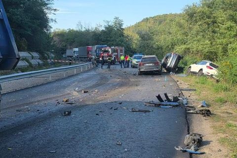 Doi români au murit într-un accident grav, în Bulgaria. O a treia persoană se află în stare gravă